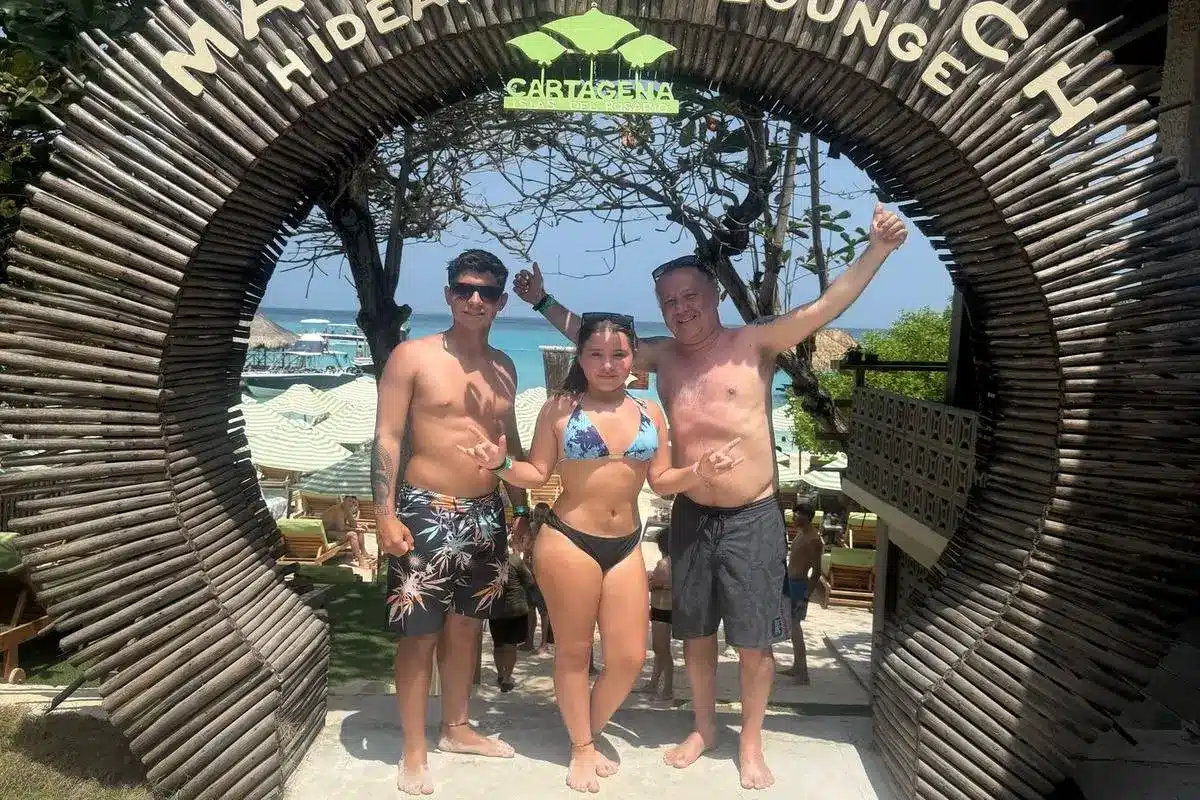 Mantas Beach Club - Image 18