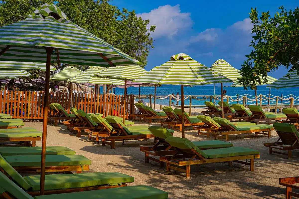 Mantas Beach Club - Image 16